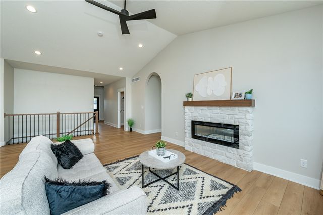 1570 NW Parkside Lane, Waukee, IA 50263