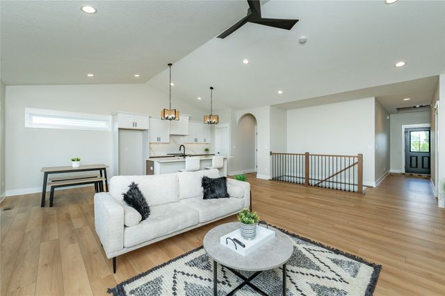 1570 NW Parkside Lane, Waukee, IA 50263
