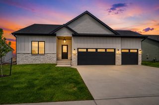 1570 NW Parkside Lane, Waukee, IA 50263
