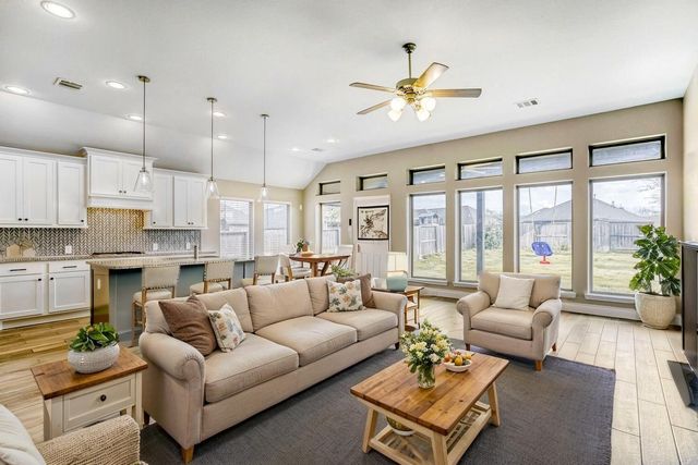 9219 Eckert Road, Iowa Colony, TX 77583