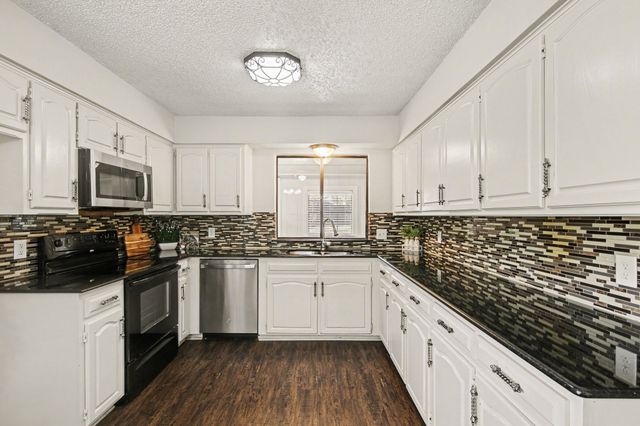 2621 Warren Lane, Fort Worth, TX 76112