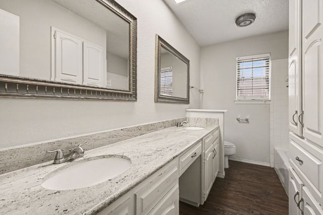 2621 Warren Lane, Fort Worth, TX 76112