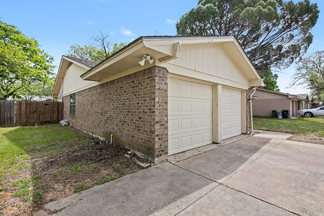 2621 Warren Lane, Fort Worth, TX 76112