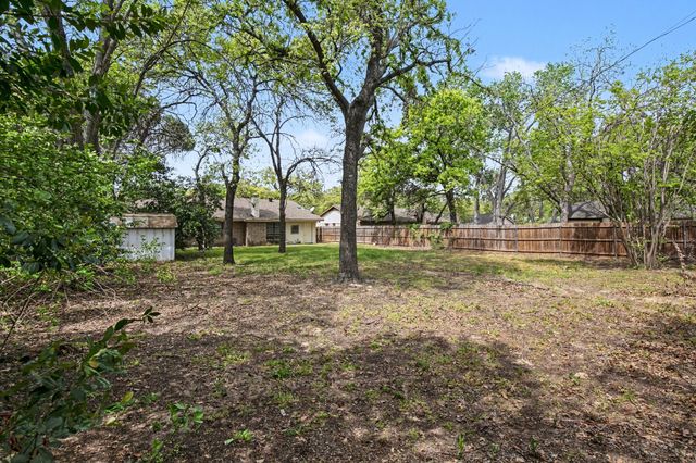 2621 Warren Lane, Fort Worth, TX 76112