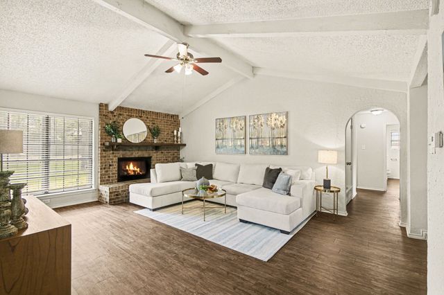 2621 Warren Lane, Fort Worth, TX 76112