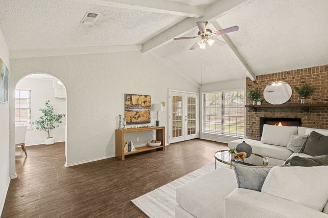 2621 Warren Lane, Fort Worth, TX 76112