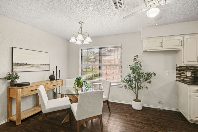 2621 Warren Lane, Fort Worth, TX 76112