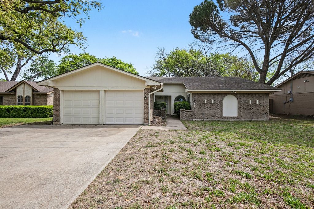 2621 Warren Lane, Fort Worth, TX 76112
