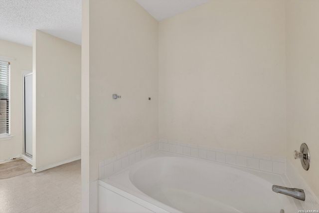 1652 WILLOW TOP DR, Schertz, TX 78154
