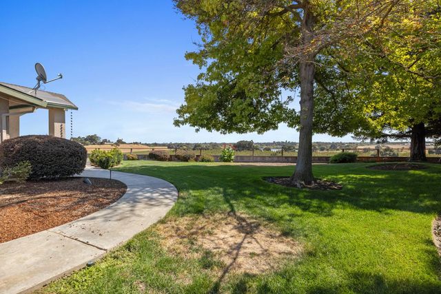 8300 Jantzen Rd, Modesto, CA 95357