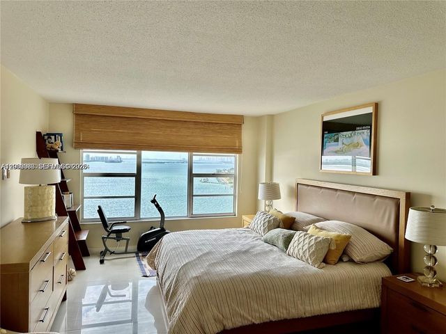 11111 Biscayne Blvd 18E, Miami, FL 33181