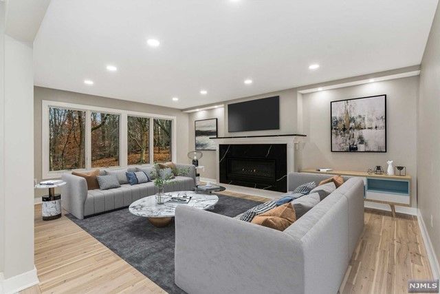 10 Colonial Drive, Scotch Plains, NJ 07076