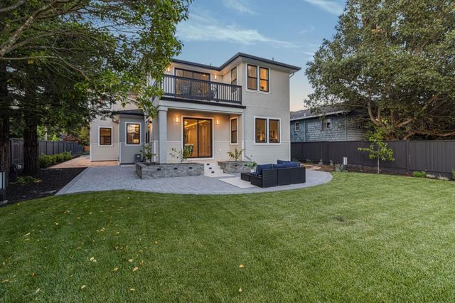 1066 Larch Avenue, Moraga, CA 94556