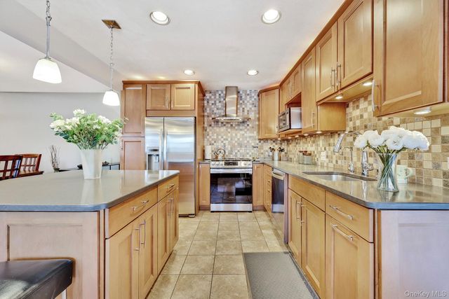 15 Lafayette Drive, Woodmere, NY 11598