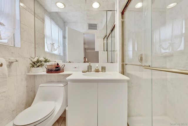 15 Lafayette Drive, Woodmere, NY 11598