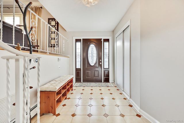 15 Lafayette Drive, Woodmere, NY 11598