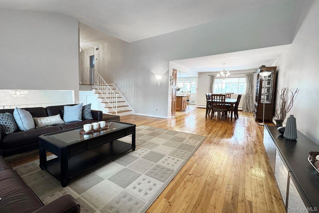 15 Lafayette Drive, Woodmere, NY 11598