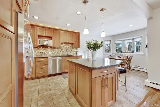 15 Lafayette Drive, Woodmere, NY 11598