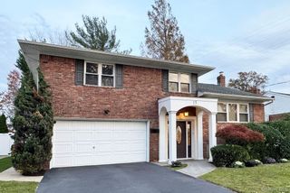 15 Lafayette Drive, Woodmere, NY 11598
