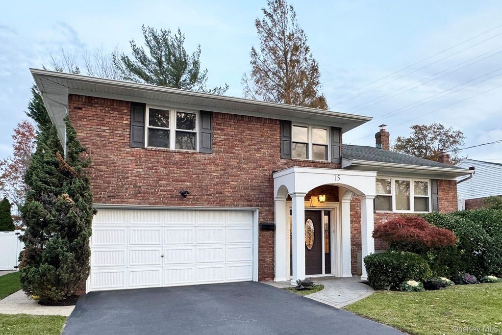 15 Lafayette Drive, Woodmere, NY 11598