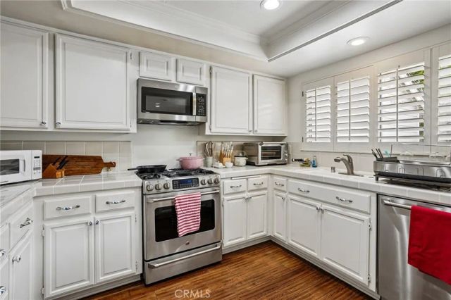 27 Tiburon Court, Manhattan Beach, CA 90266