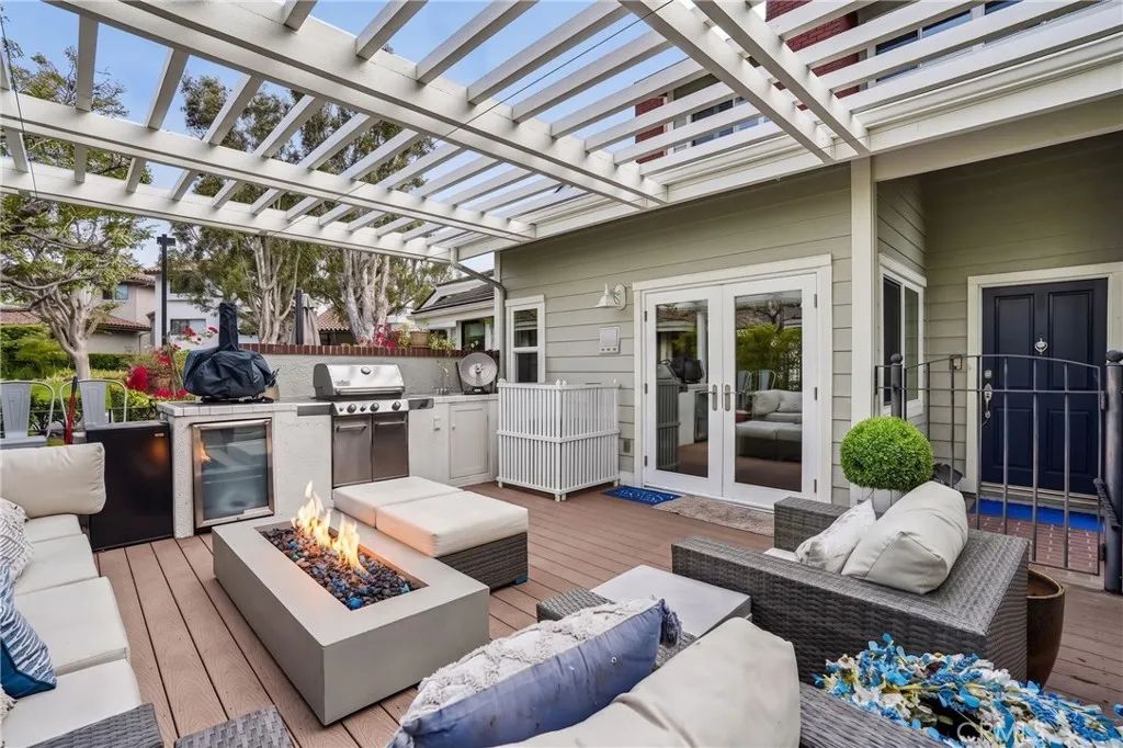 27 Tiburon Court, Manhattan Beach, CA 90266
