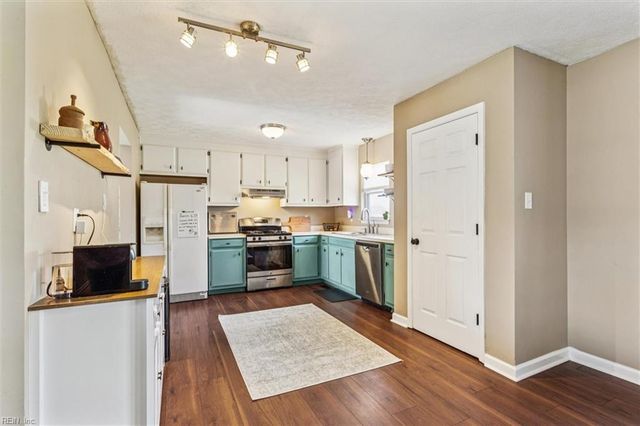 221 Loch Haven DR, Williamsburg, VA 23188