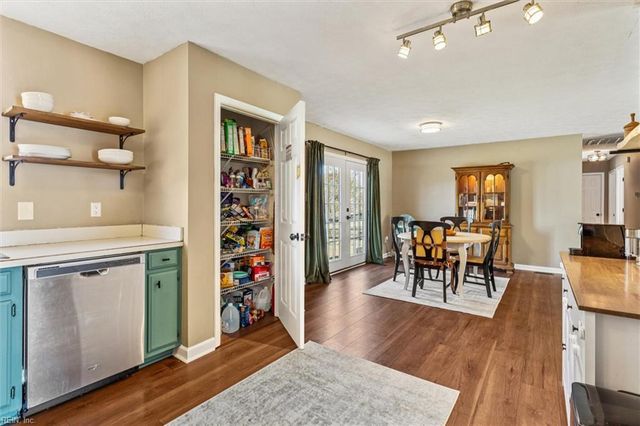 221 Loch Haven DR, Williamsburg, VA 23188