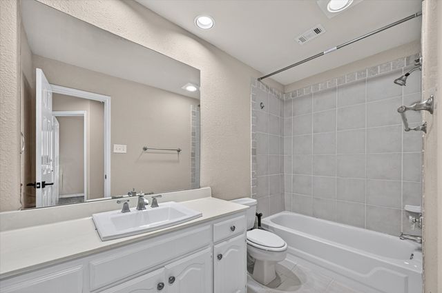400 Breakers Point Court, Irving, TX 75063