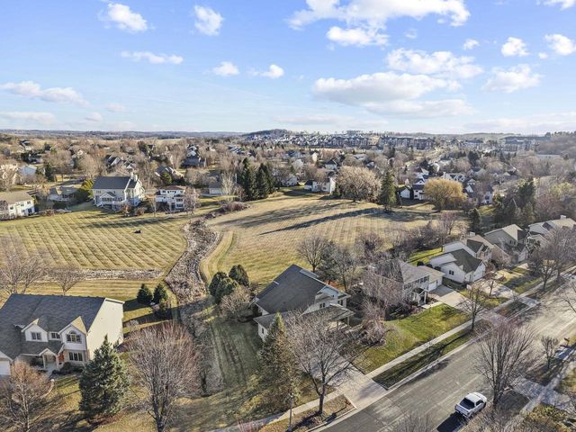 5526 Grassland Trail, Middleton, WI 53562