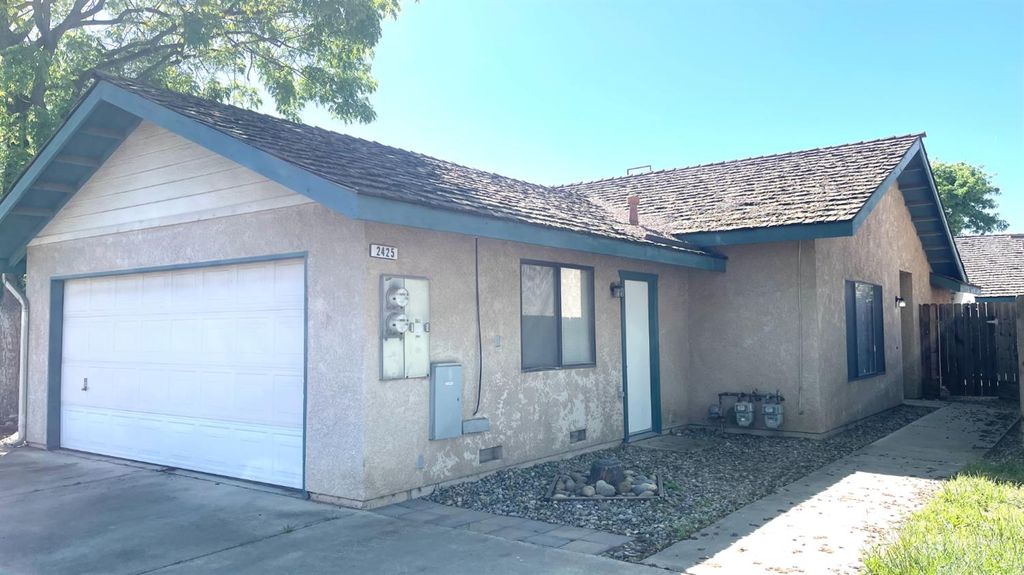 Image 1 of property listing at 2425 Knowlwood Drive, Hanford, CA 93230