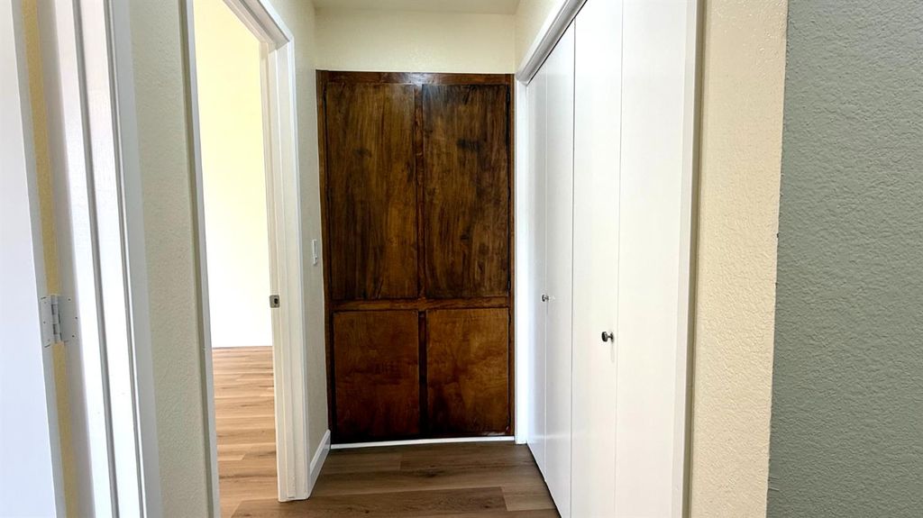 Image 10 of property listing at 2425 Knowlwood Drive, Hanford, CA 93230
