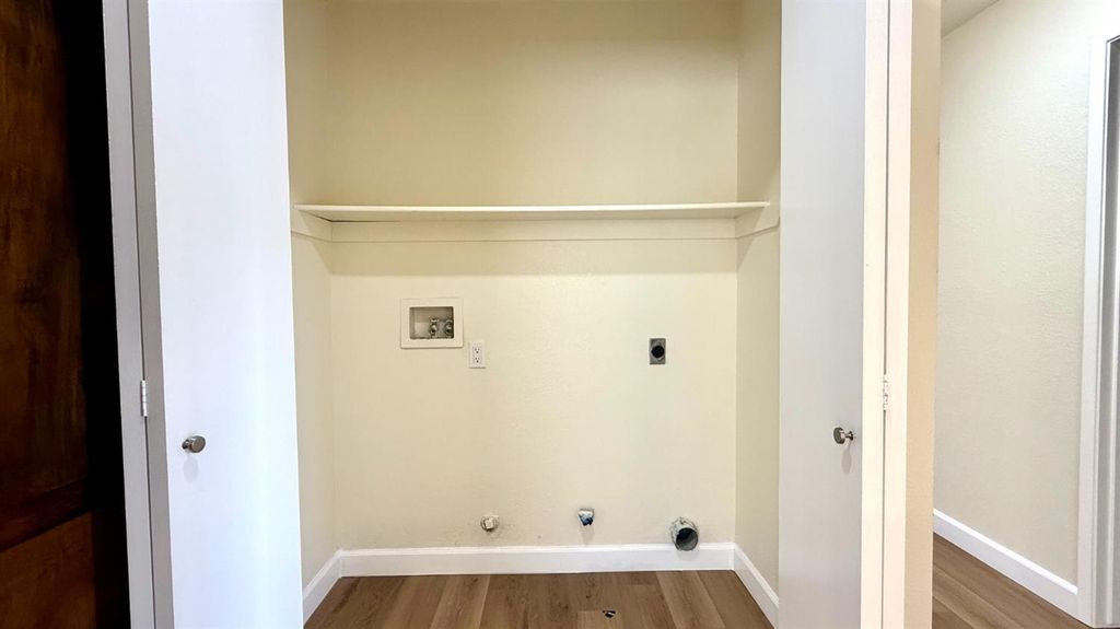 Image 11 of property listing at 2425 Knowlwood Drive, Hanford, CA 93230