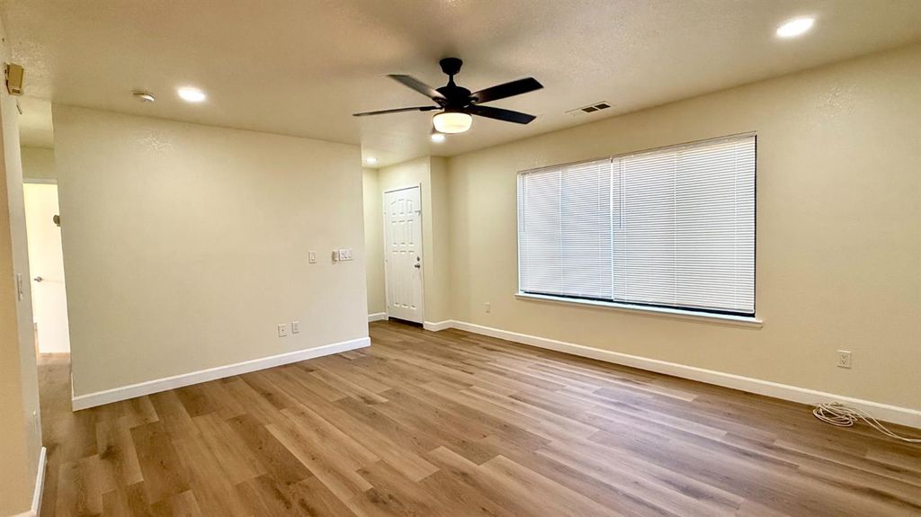 Image 4 of property listing at 2425 Knowlwood Drive, Hanford, CA 93230