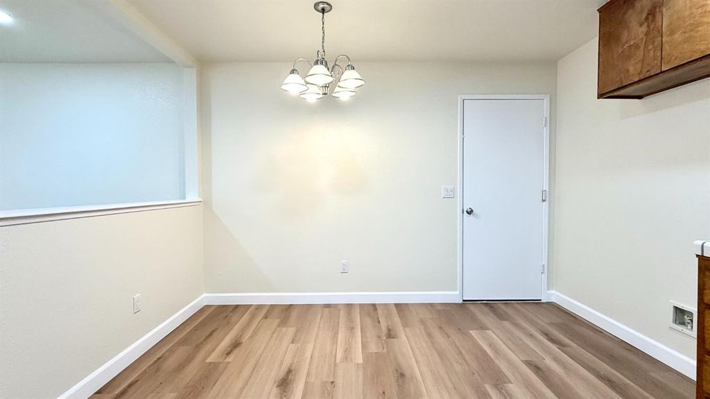 Image 7 of property listing at 2425 Knowlwood Drive, Hanford, CA 93230