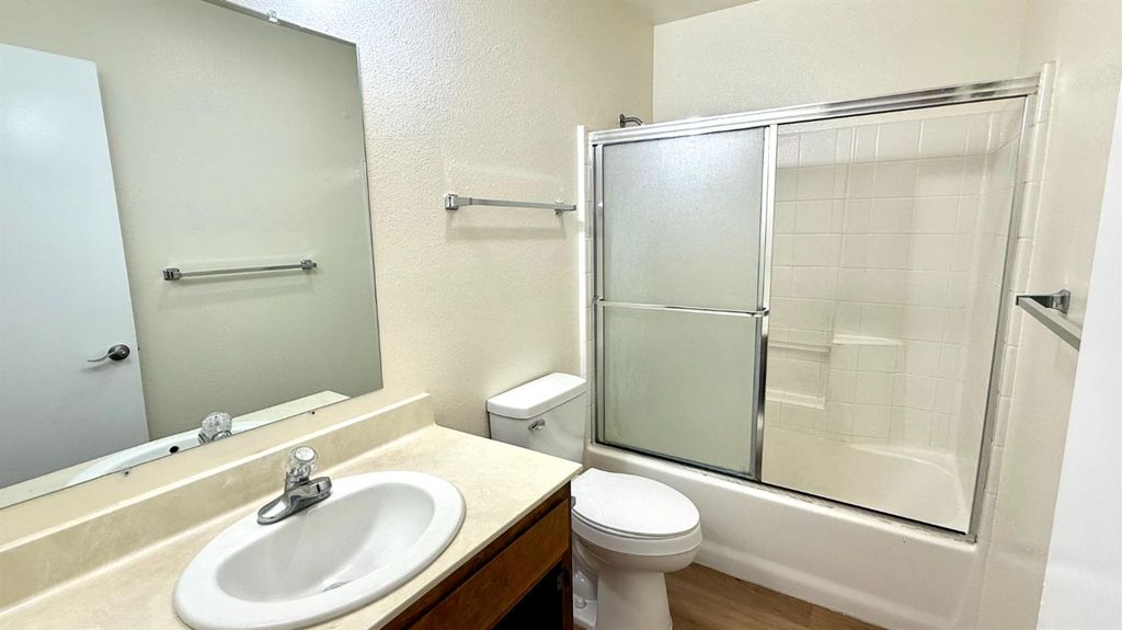 Image 9 of property listing at 2425 Knowlwood Drive, Hanford, CA 93230