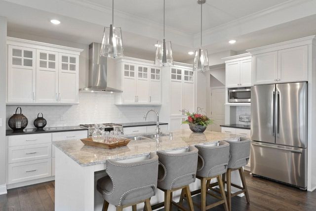 44 Spring Farm Road, North Oaks, MN 55127