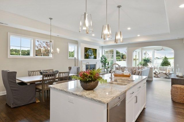 44 Spring Farm Road, North Oaks, MN 55127