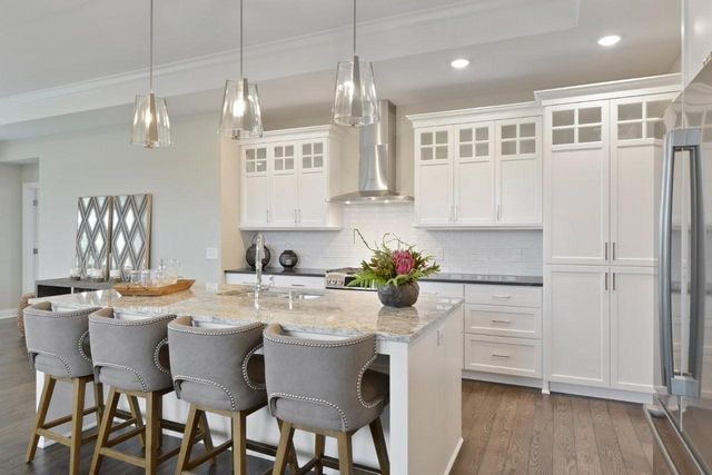 44 Spring Farm Road, North Oaks, MN 55127