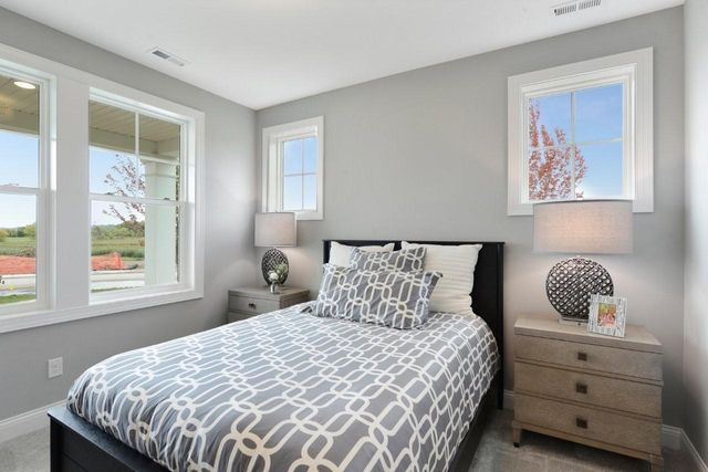 44 Spring Farm Road, North Oaks, MN 55127