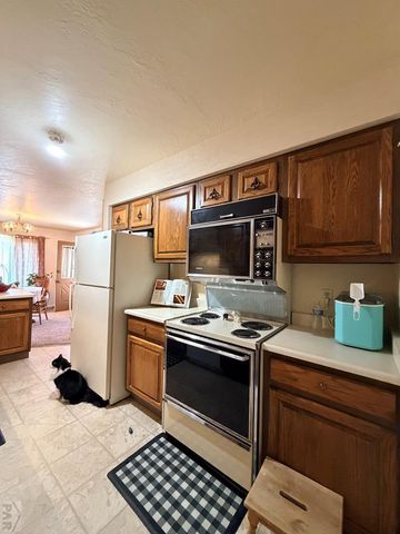 142 Douglas Lane, Pueblo, CO 81001