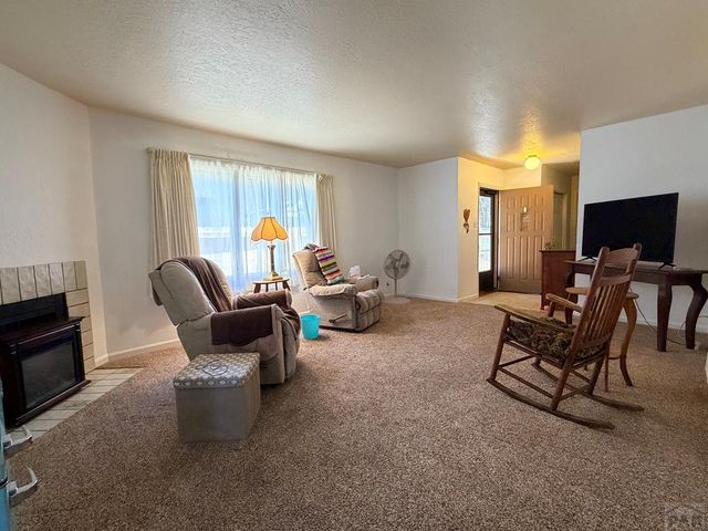 142 Douglas Lane, Pueblo, CO 81001