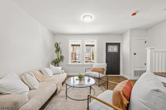 18 Hilton Ave, Maplewood Twp., NJ 07040