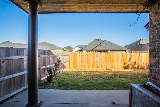 616 N 8th Street, Wolfforth, TX 79382
