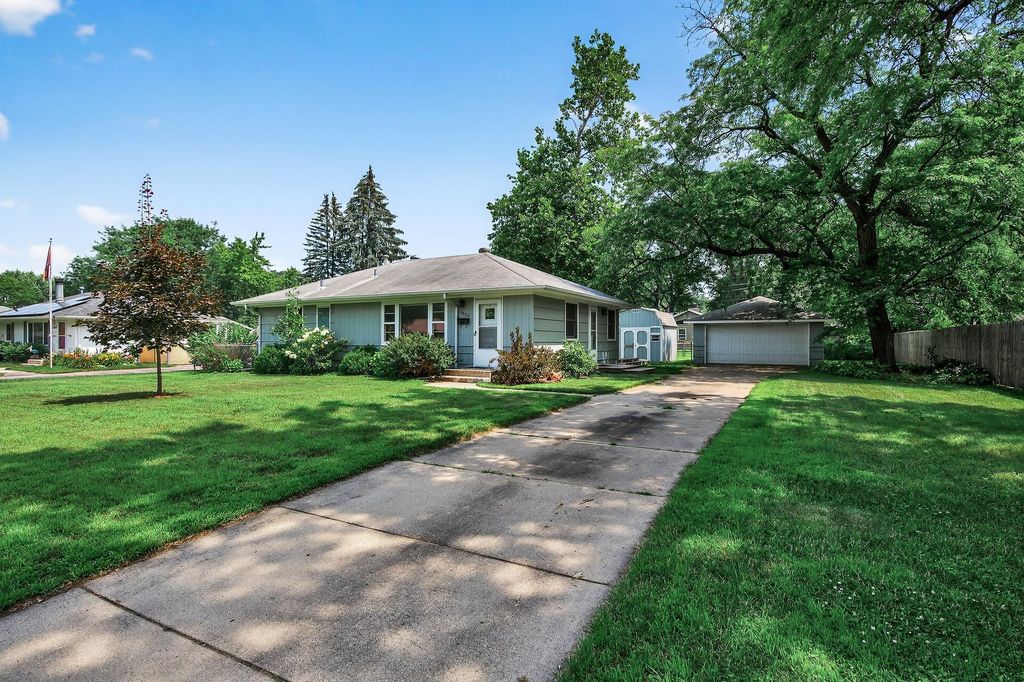 10825 Kell Avenue S, Bloomington, MN 55437