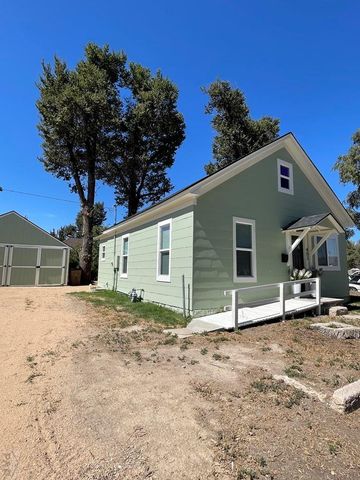 402 Barnes Ave, La Junta, CO 81050