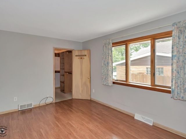 10208 S Saint Louis Avenue, Evergreen Park, IL 60805