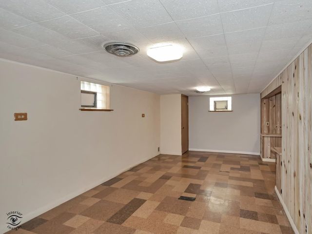 10208 S Saint Louis Avenue, Evergreen Park, IL 60805