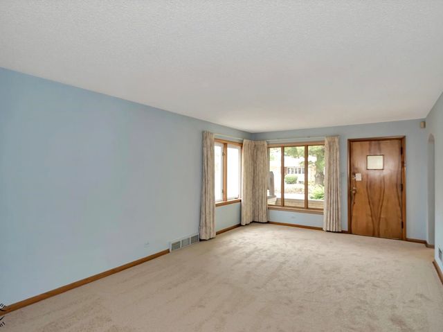 10208 S Saint Louis Avenue, Evergreen Park, IL 60805