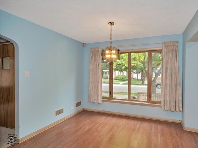10208 S Saint Louis Avenue, Evergreen Park, IL 60805